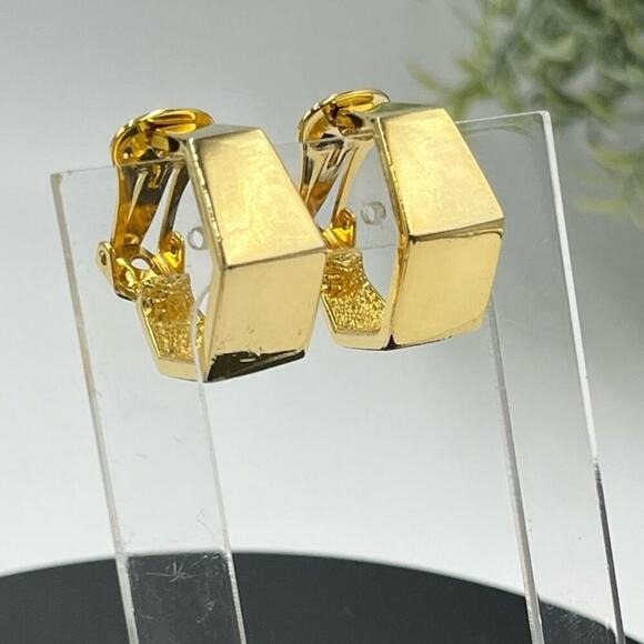 David Grau Signed Vintage Classic Hexagonal Gold Plated Clip on Earrings - Picture 1 of 12